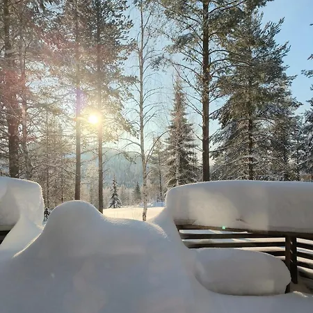 Ukkohalla, Sivumaeki Chalet *