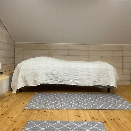 Ukkohalla, Sivumaeki Komula