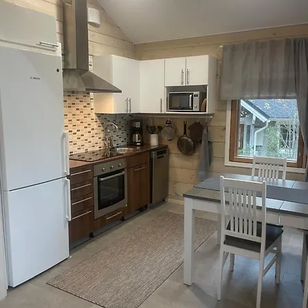 Ukkohalla, Sivumaeki * Komula